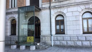 カフェの利用客は外来者でも可能。