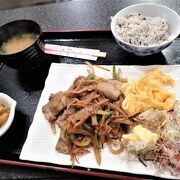沖縄の庶民食堂のひとつ。豚肉生姜焼き定食、美味しかった