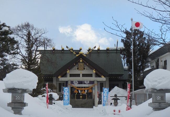 冬も除雪され、お参り可