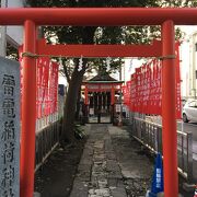 新宿高校の隣にある神社