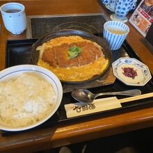 チキンカツ煮土鍋和風だし仕立て！