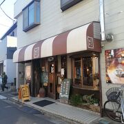 奥に広い喫茶店