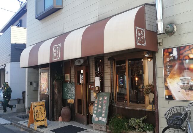 奥に広い喫茶店