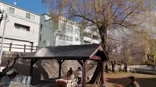 松本城総堀跡にあります