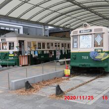 写真の奥の車両が「市電カフェ」
