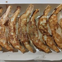 焼餃子（8個入り375円）