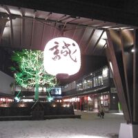 メインの入り口に続くアプローチ