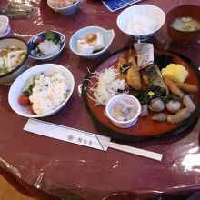 朝食バイキング。