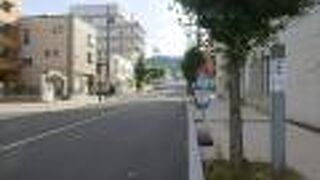 十字街から上る坂道