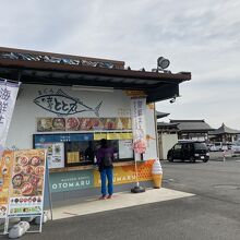 中に食べるところもあり。