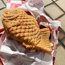 わかりにくいけど、あんこはみ出てます