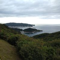 玄関ロビーのオーシャンビュー テラスから望む紀淡海峡