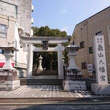 亀山八幡宮の正面入り口