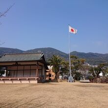 神社の敷地内