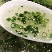 極めて旨い綺麗に澄んだスープ…
