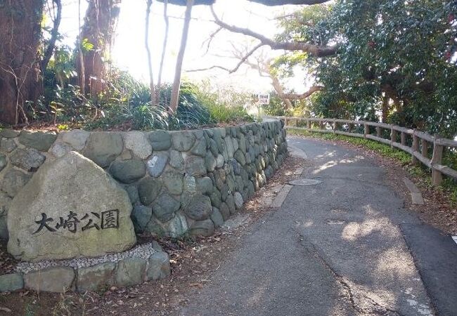 眺望にすぐれた落ち着いた雰囲気の公園