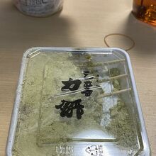 緑色のきな粉が食欲を唆る。