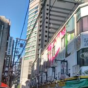 JR名古屋駅から至近で、後方すぐに高層ビル群が見えるのにはびっくり