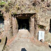 鎌倉五山の第三位の寿福寺には北条政子、三代将軍実朝のお墓があります
