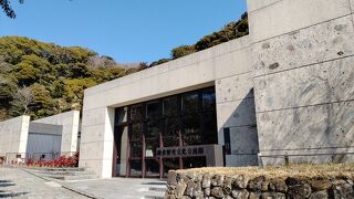 日曜・祝日が休館日なので平日・土曜しか見学できません