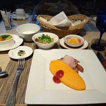 オムレツの朝ご飯