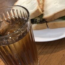 ドリンクはウーロン茶