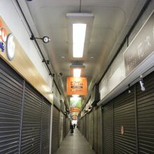 三宮高架商店街 (ピアザ神戸)