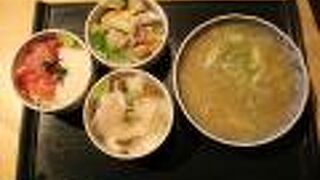 ランチメニューの3種まんぷく丼が最強
