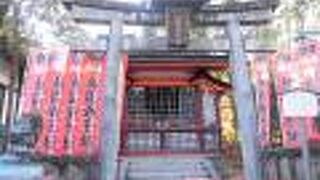 北向蛭子神社の鳥居手前にある「祇園えべっさん」は商売繁昌の後利益