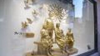 中には史料館も。