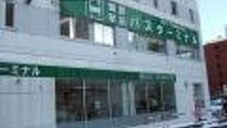 スーパーホテルと一体です