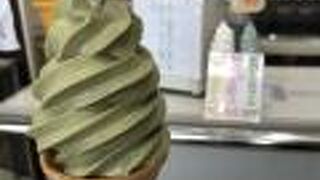 昆布のソフトクリームがあります。