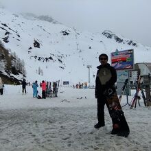 麓(標高2000ｍ)の雪は溶けておりシーズンの終わりは近そう