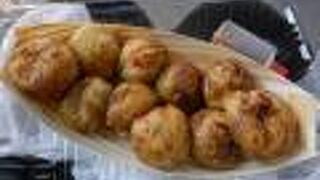 小粒のたこ焼きがおいしい〜。