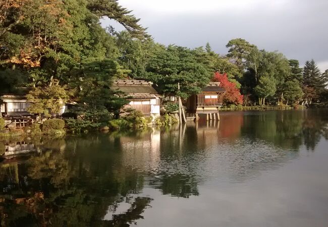 注意点は、無料開園時間が来たら、なるべくすみやかに兼六園から退園することです