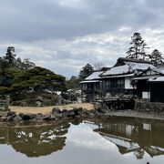 彦根城に隣接する日本庭園