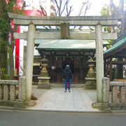 四角い広場になっている神社です。