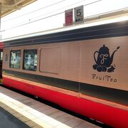 桃がごろごろ入った、美味しいタルトを食べながら列車旅を楽しみました。