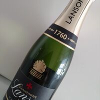 バイ パリス デューティフリー (ターミナル2E ホール K)