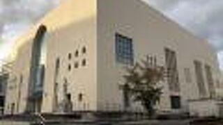 細川越中守忠興の邸跡に建つ大聖堂