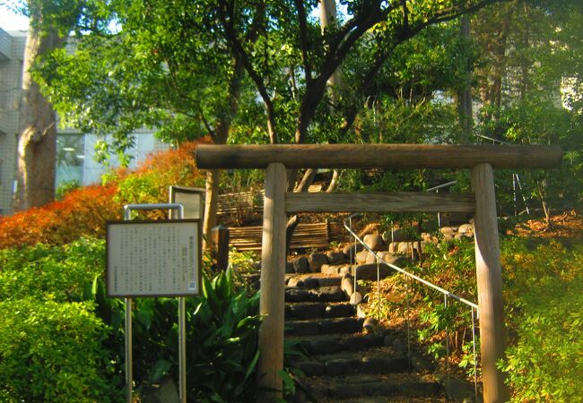 今は神社になっています。