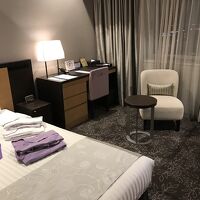 テーブル・イス・デスク・部屋着は白は屋のみ、（5階までOK）