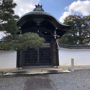 信長の京都での定宿は本能寺ではなく、妙覚寺だったそうです。