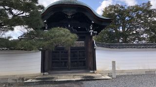 信長の京都での定宿は本能寺ではなく、妙覚寺だったそうです。