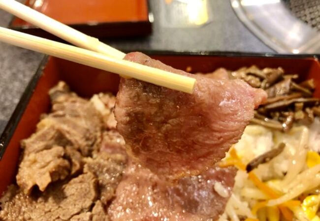 ビビンバ肉重ランチは1680円