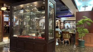 陶芸作品に囲まれながら、ゆっくり食事