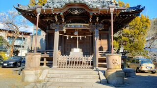 もともと本覚寺の境内にあったものが神仏分離令により移転して地元の氏神の蛭子神社になったもの