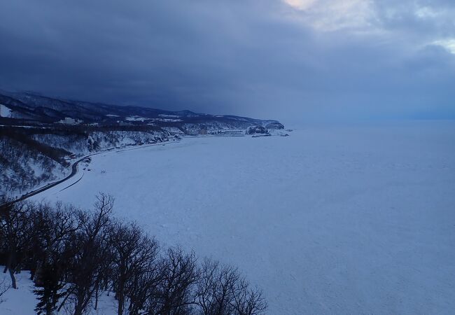 ウトロ港に広がる流氷が絶景！