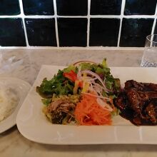 ランチはどれも１１００円統一。