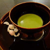 チェックイン時に点ててもらった抹茶　煎茶もある